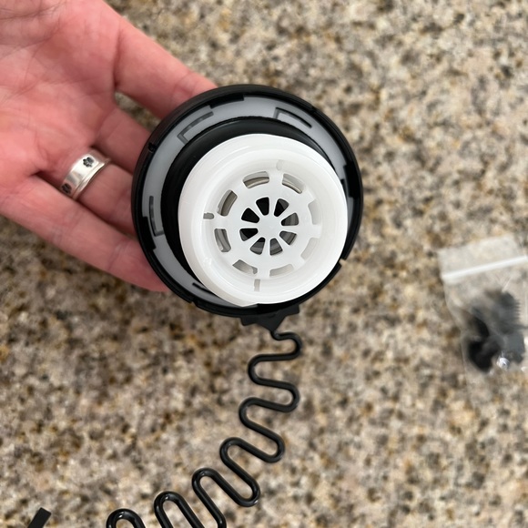 Locking fuel cap - Stant Model #10595 - EUC - Picture 5 of 7